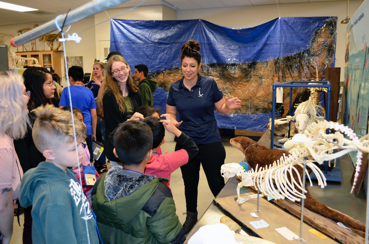 Dominique showing young students a skeleton